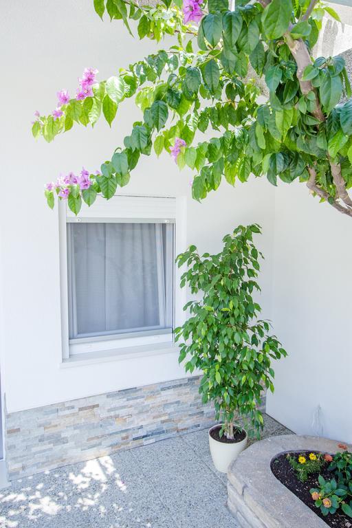 Luxury Studio Apartment White Sensation Водице Екстер'єр фото
