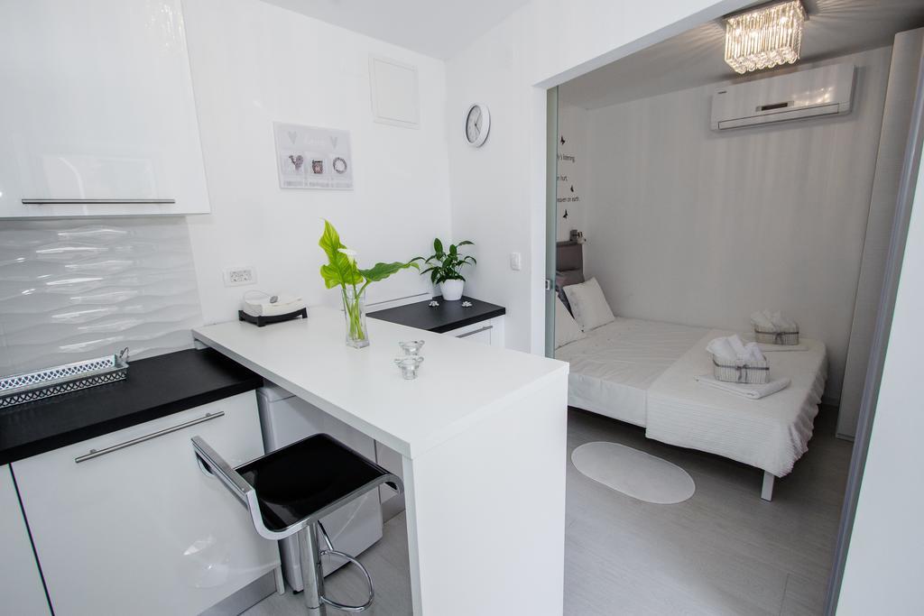 Luxury Studio Apartment White Sensation Водице Екстер'єр фото