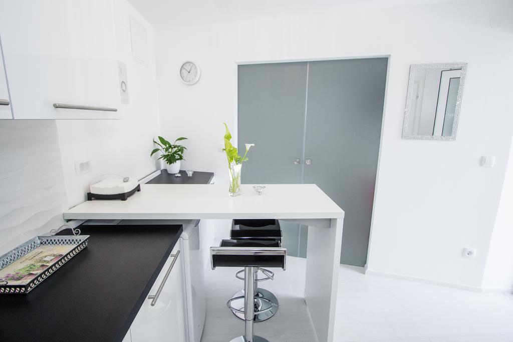 Luxury Studio Apartment White Sensation Водице Екстер'єр фото