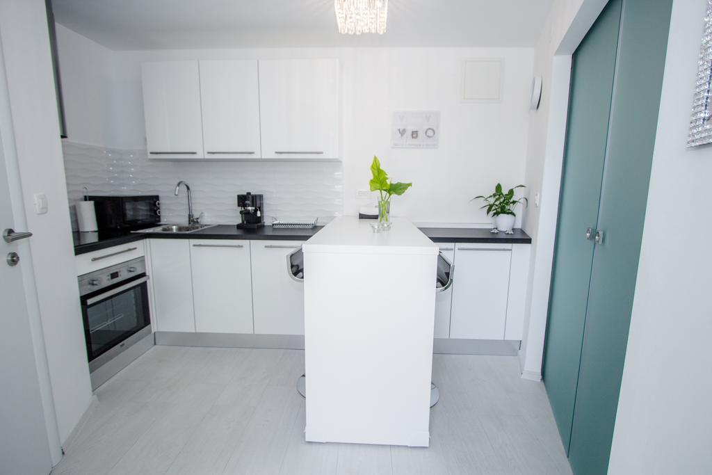 Luxury Studio Apartment White Sensation Водице Екстер'єр фото